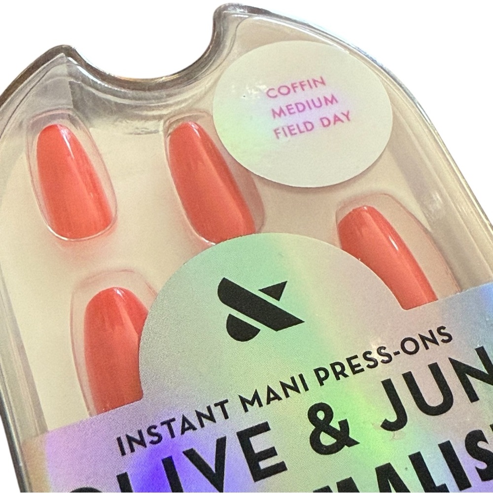 Olive & June Instant Mani Press-On Nails Coffin Medium Field Day NWT - Picture 3 of 6